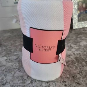 Victorias Secret Beach Blanket Towel Pink Coral Striped White Tassels. NWT